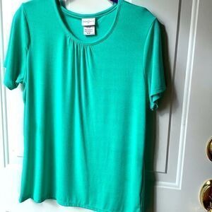 Nwot, Beautiful Jaclyn Smith Short SleeveTop. Soft green, M/M